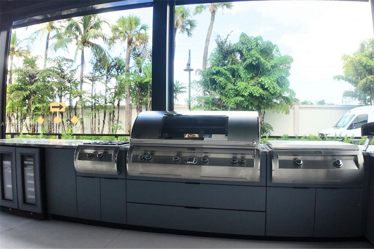 8002 NW 43rd St, Doral, FL 33166 Photo