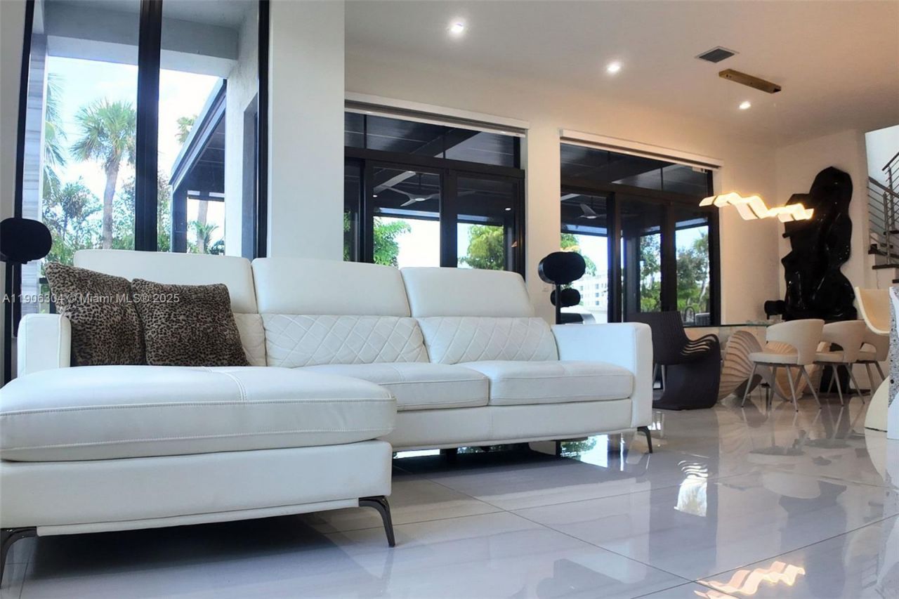 8002 NW 43rd St, Doral, FL 33166 Photo