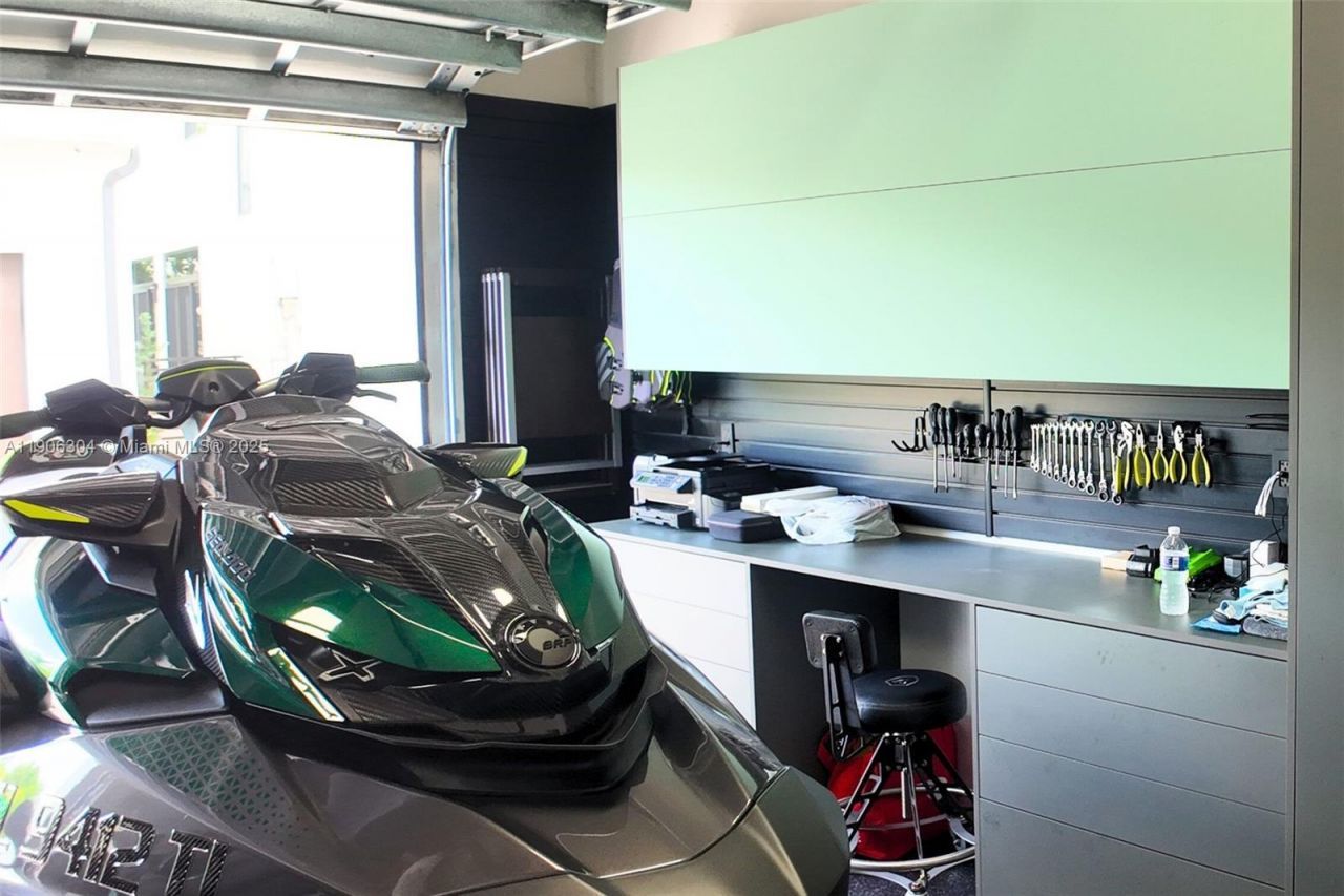 8002 NW 43rd St, Doral, FL 33166 Photo