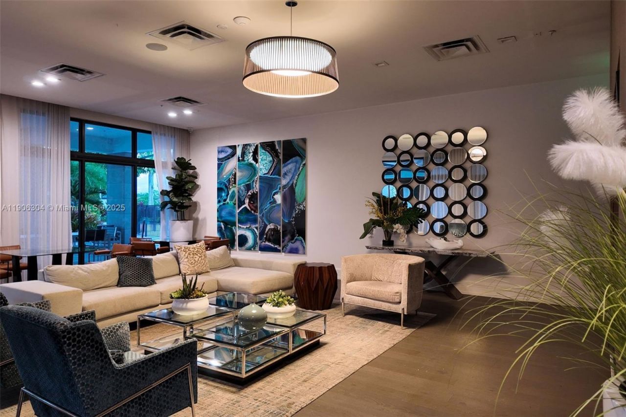 8002 NW 43rd St, Doral, FL 33166 Photo