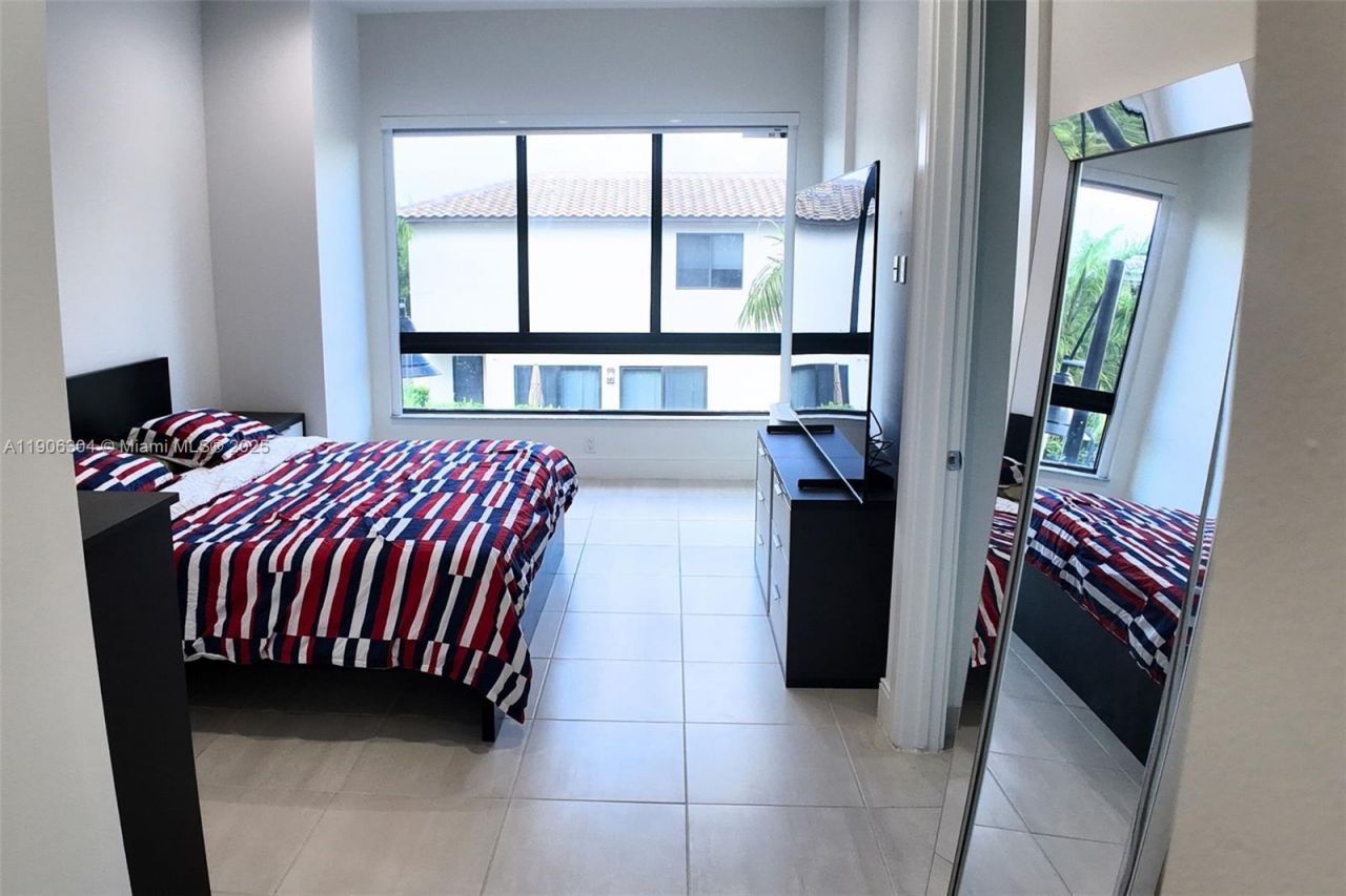 8002 NW 43rd St, Doral, FL 33166 Photo