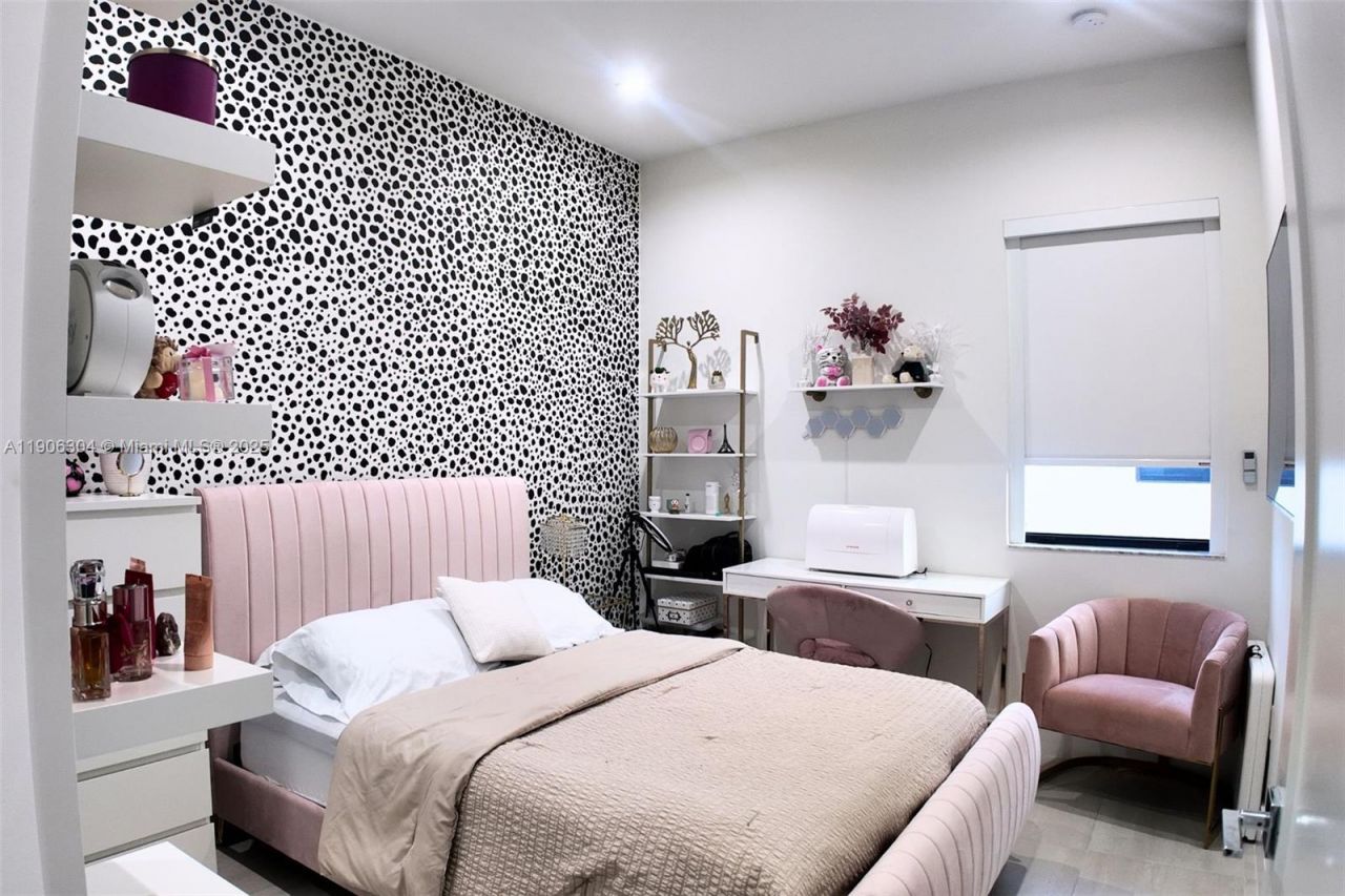 8002 NW 43rd St, Doral, FL 33166 Photo