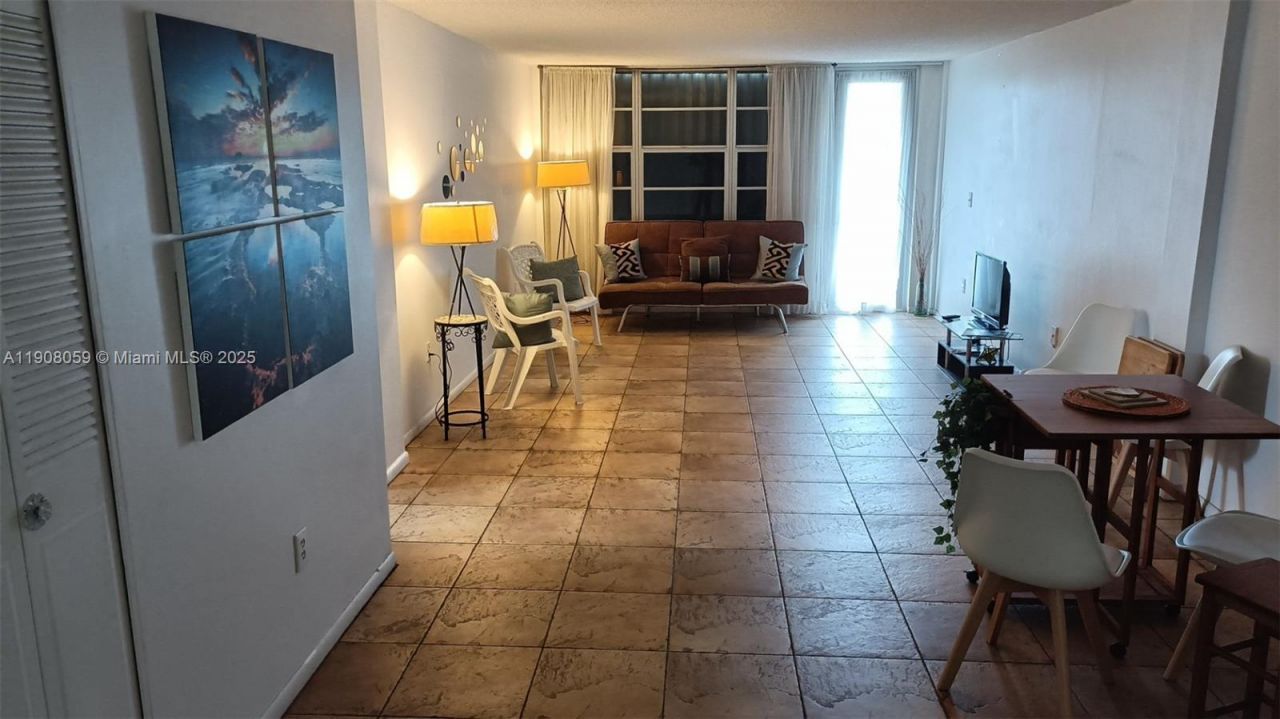 245 18th St, Unit 502, Miami Beach, FL 33139 Photo