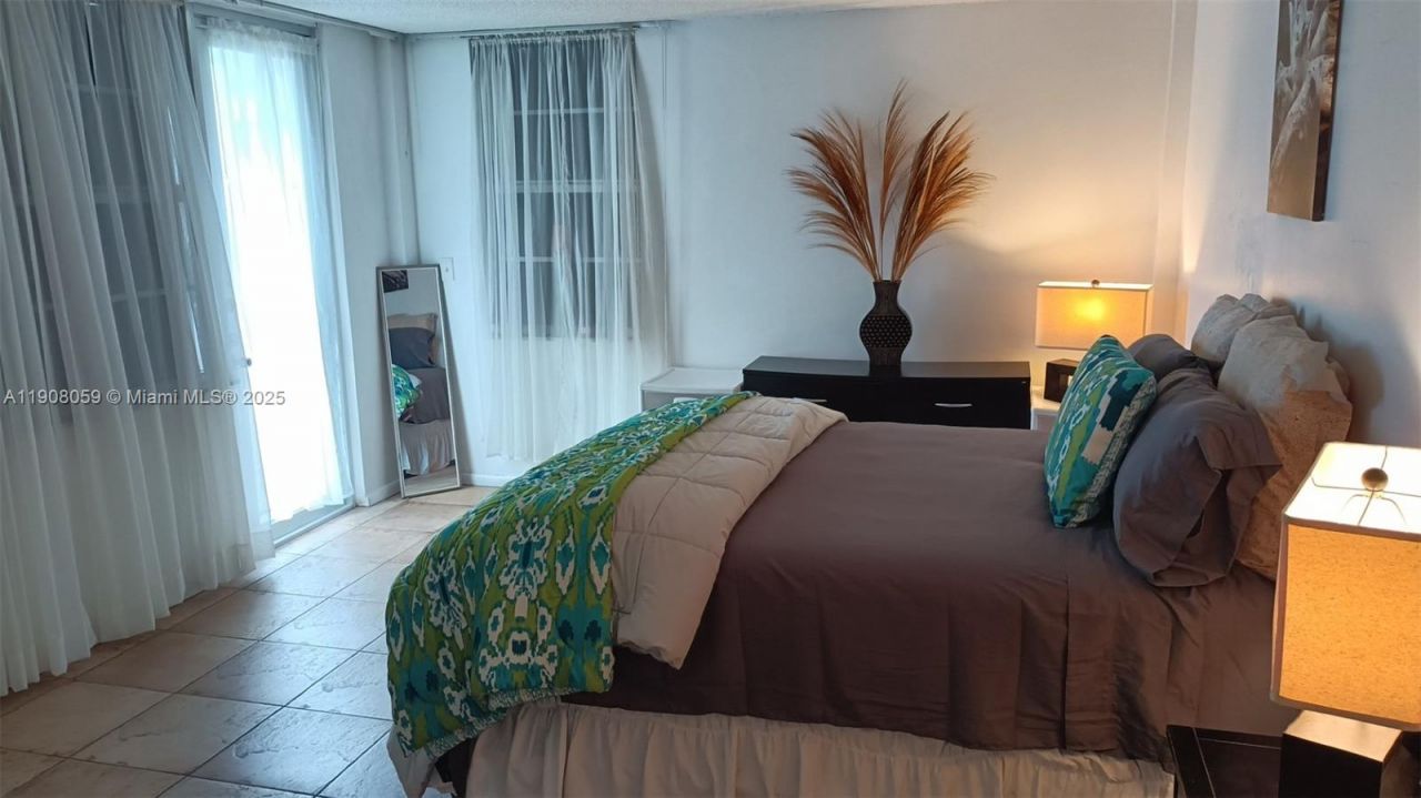 245 18th St, Unit 502, Miami Beach, FL 33139 Photo