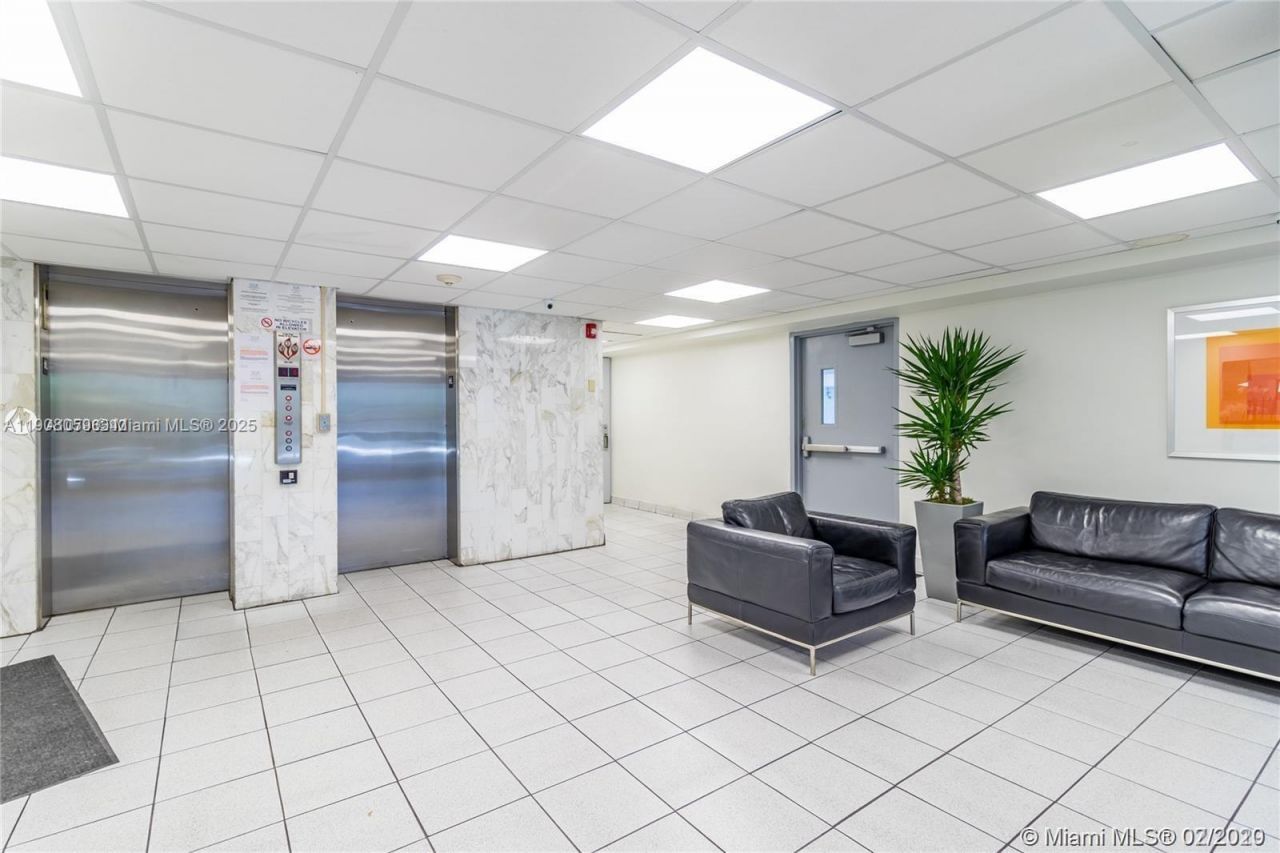 245 18th St, Unit 502, Miami Beach, FL 33139 Photo