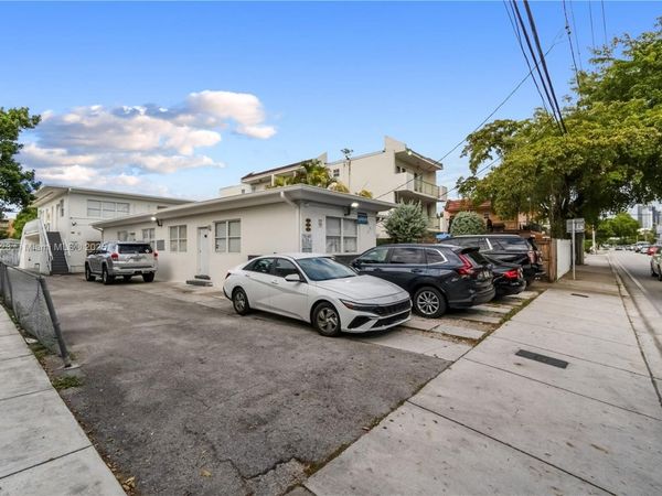 1131 SW 7th St, Miami, FL 33130
