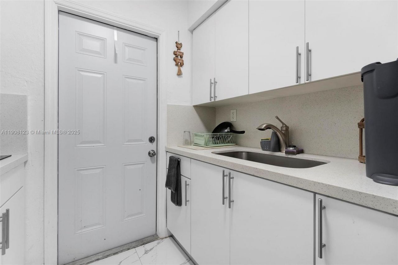 1131 SW 7th St, Miami, FL 33130 Photo