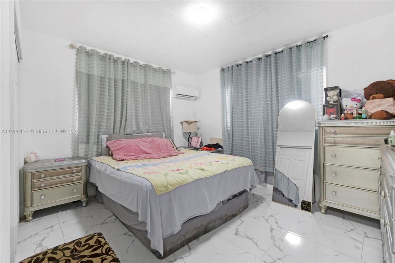 1131 SW 7th St, Miami, FL 33130 Photo