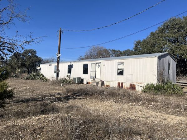 109 Hackberry, Bandera, TX 78003