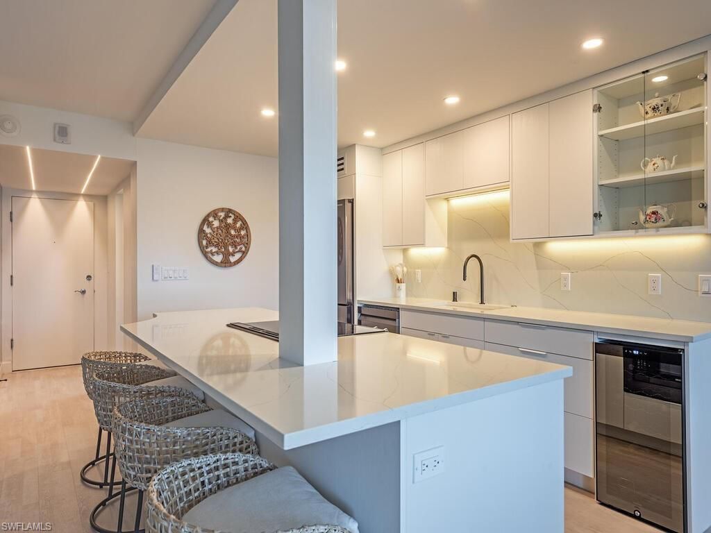 3410 Gulf Shore Blvd N, Unit 202, Naples, FL 34103 Photo