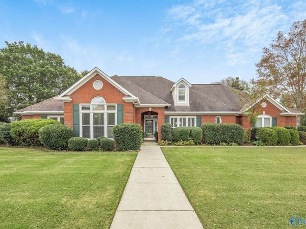 2734 Deford Mill Road SE, Hampton Cove, AL 35763