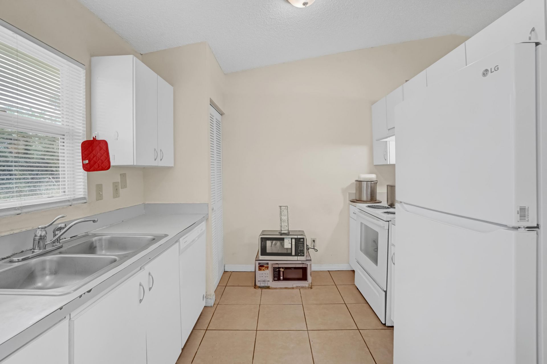 324 NW Hogan Street, Port Saint Lucie, FL 34983 Photo