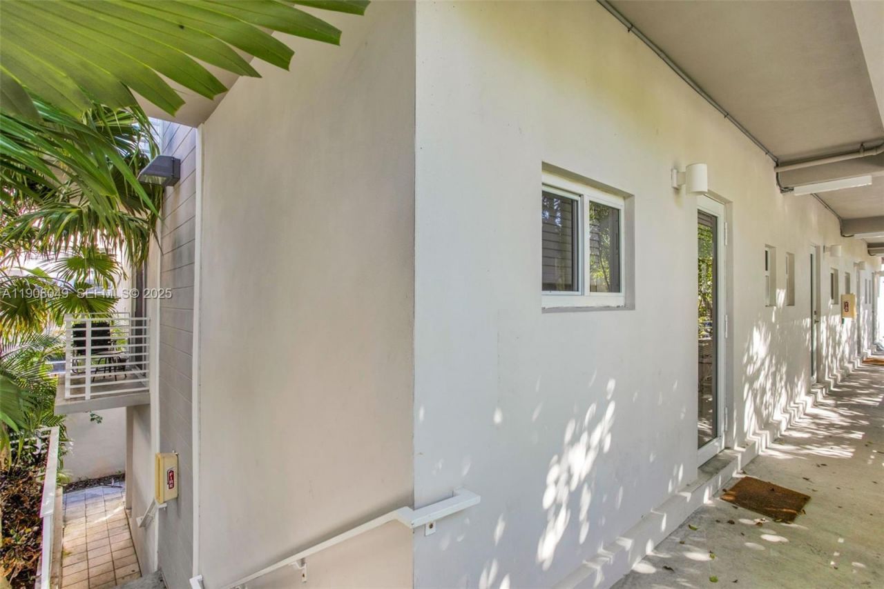 619 Meridian Ave, Unit 3, Miami Beach, FL 33139 Photo