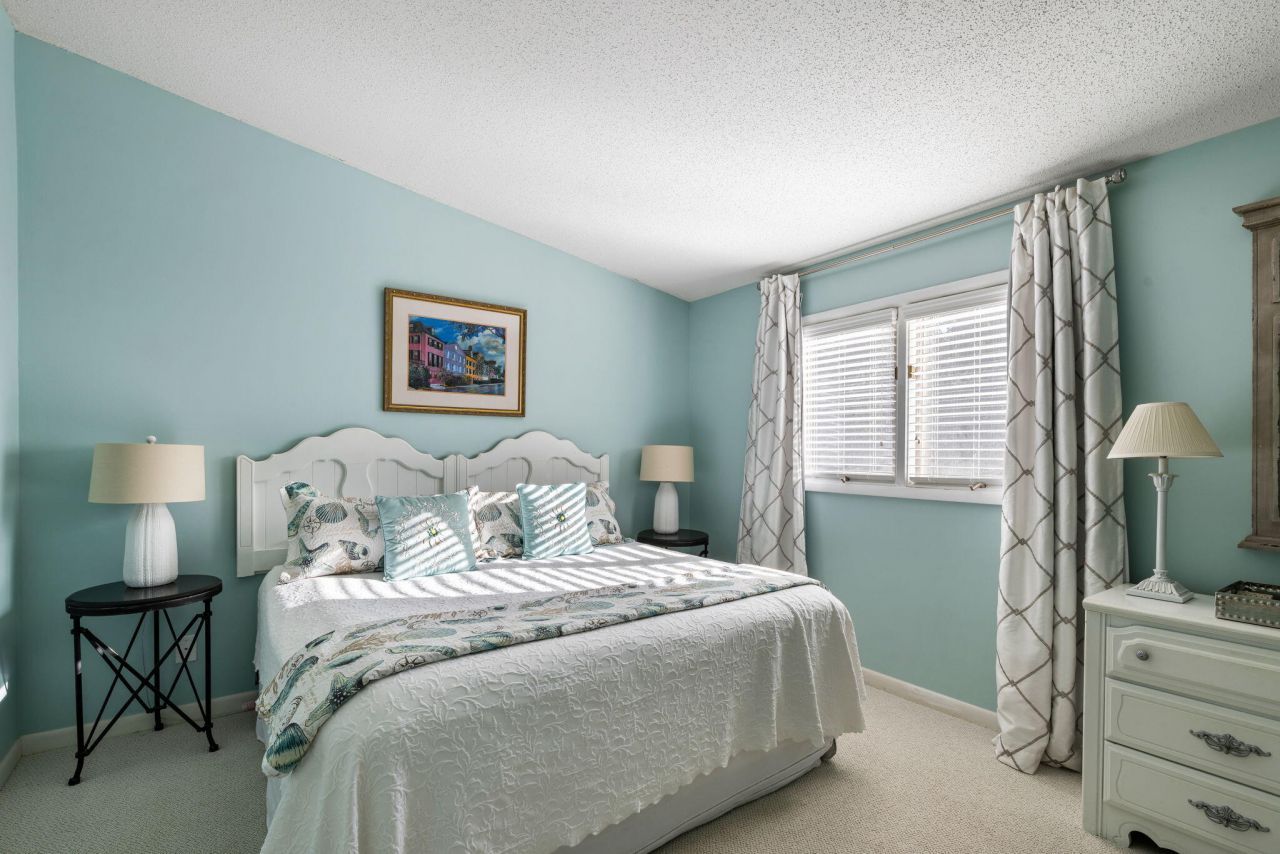 304 Yacht Harbor Court Photo 11