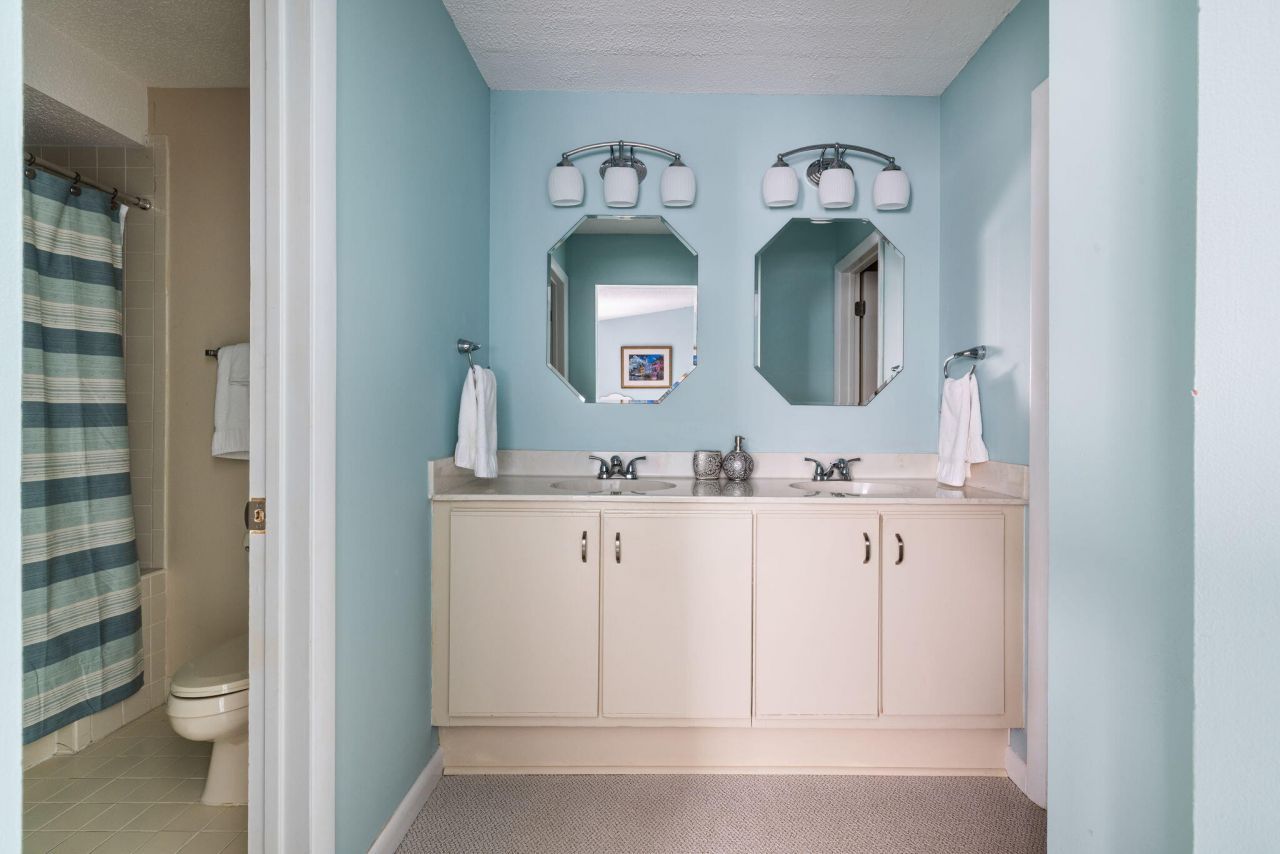 304 Yacht Harbor Court Photo 12