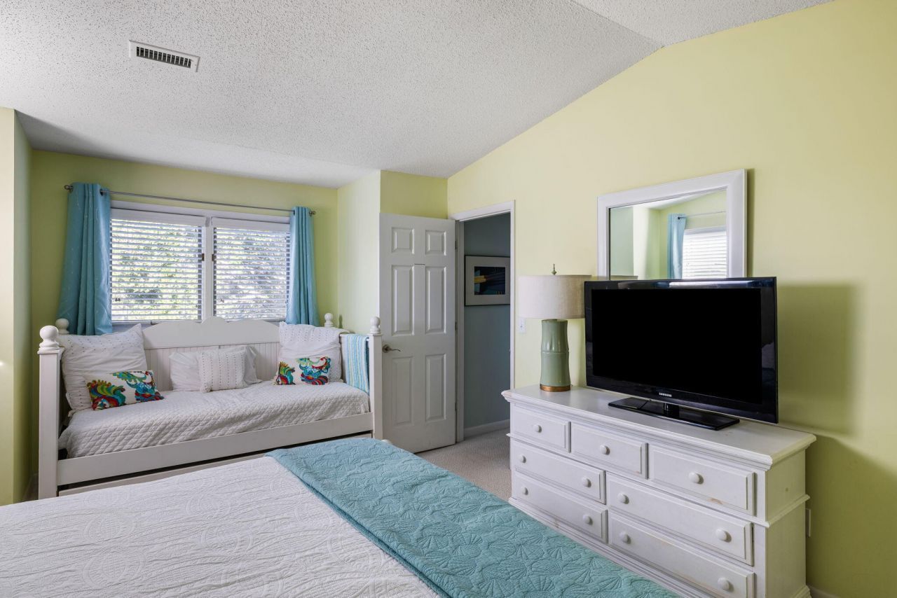 304 Yacht Harbor Court Photo 15