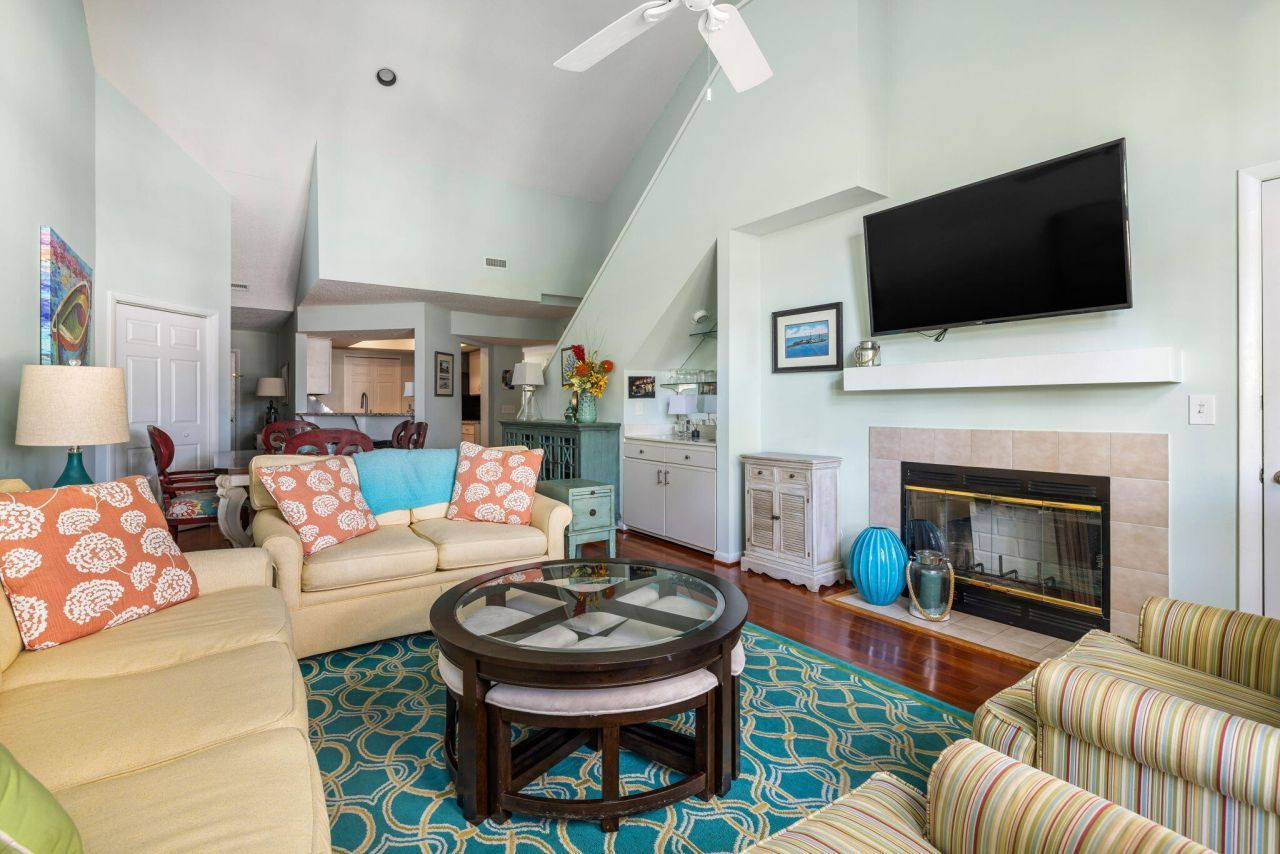 304 Yacht Harbor Court Photo 4