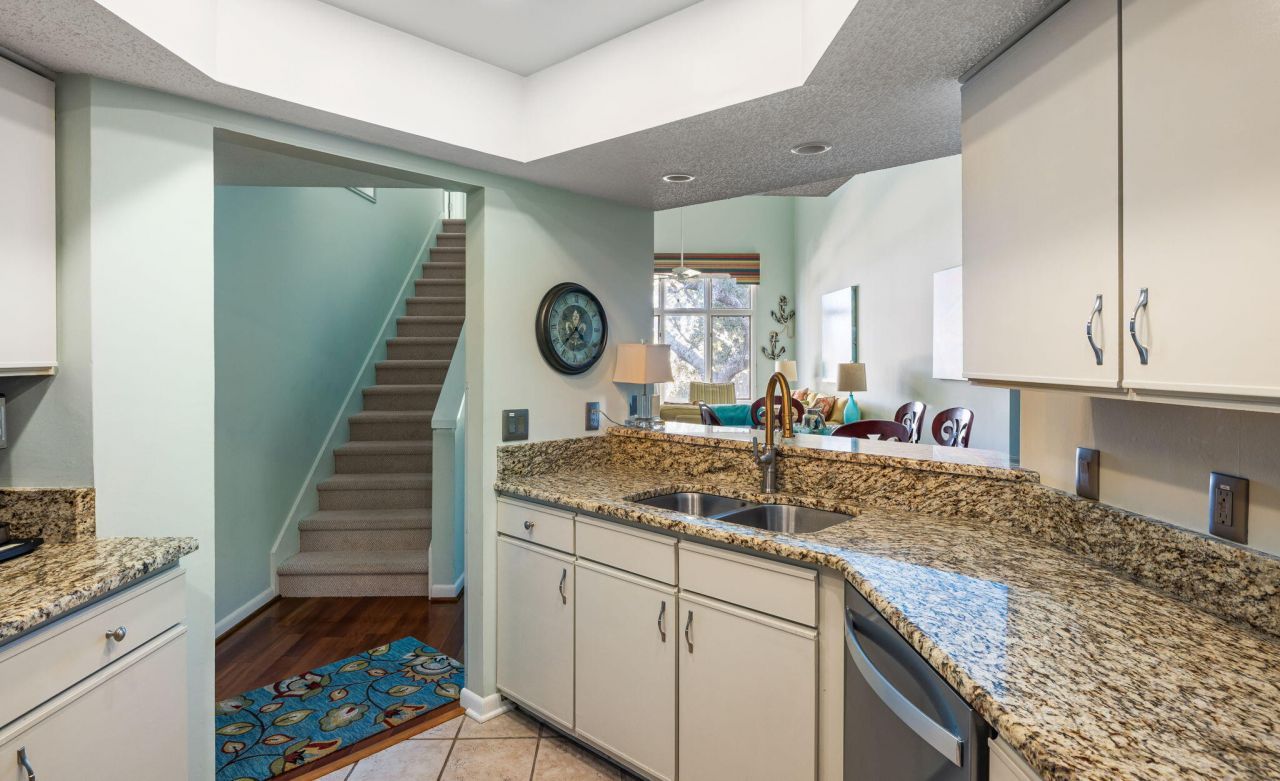 304 Yacht Harbor Court Photo 5