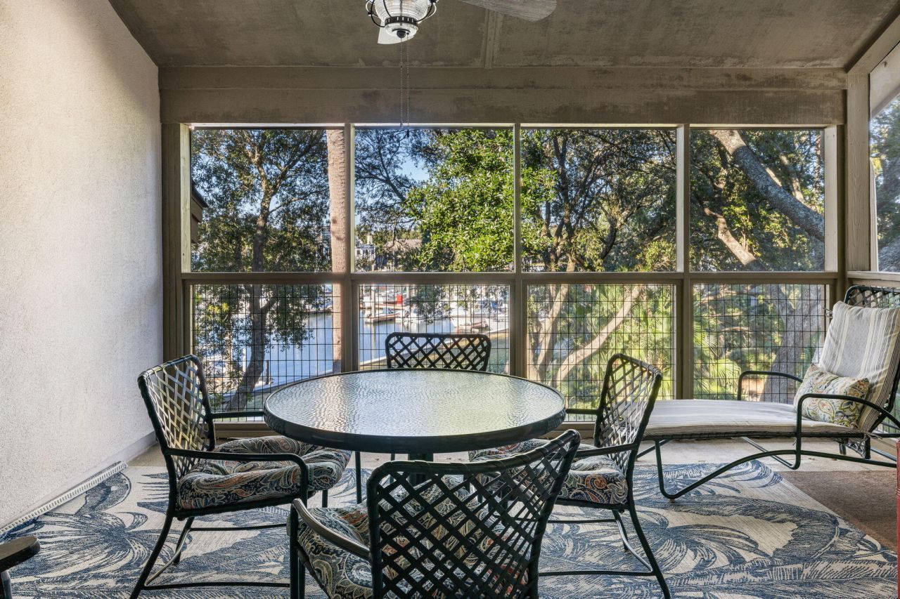 304 Yacht Harbor Court Photo 8