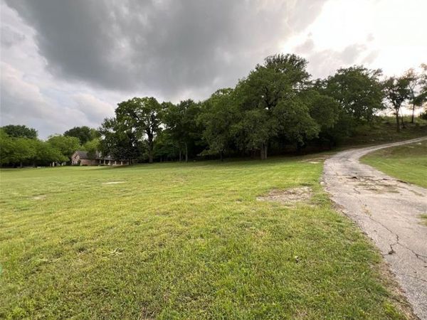 900 Squaw Creek Road , Willow Park, TX 76087