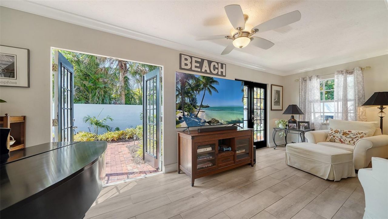 3530 Flores Avenue, Sarasota, FL 34239 Photo