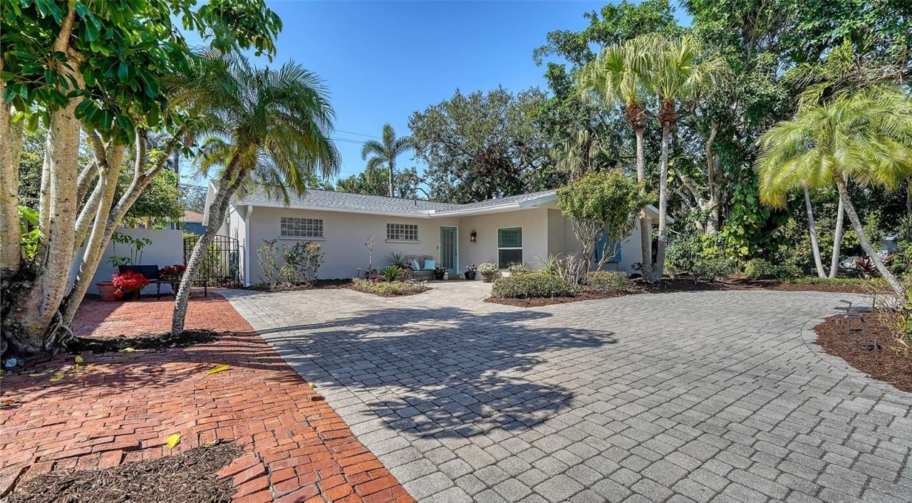 3530 Flores Avenue, Sarasota, FL 34239 Photo