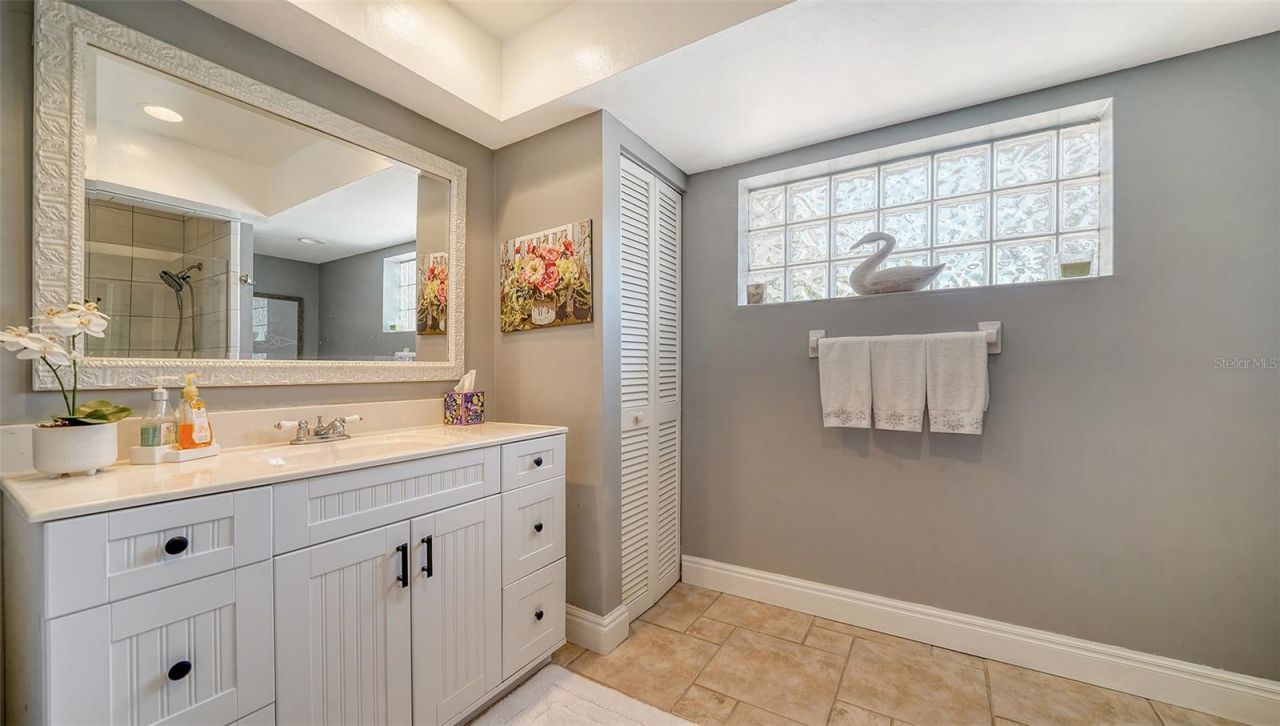 3530 Flores Avenue, Sarasota, FL 34239 Photo