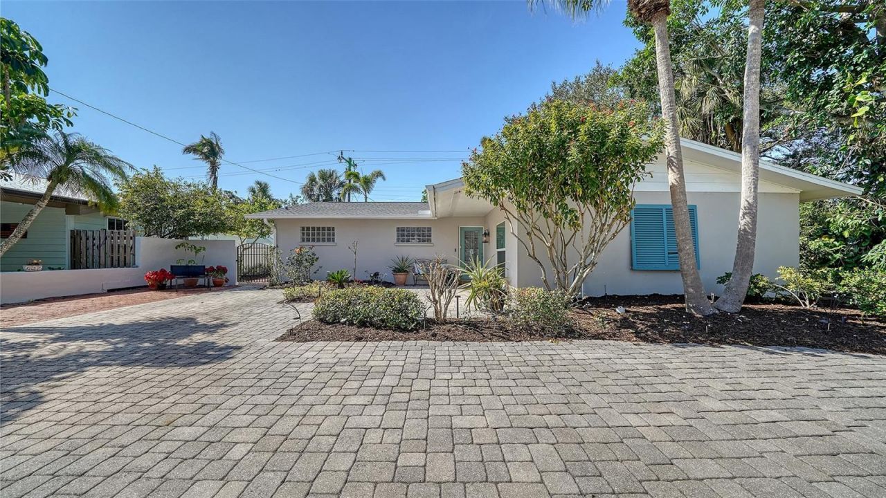 3530 Flores Avenue, Sarasota, FL 34239 Photo