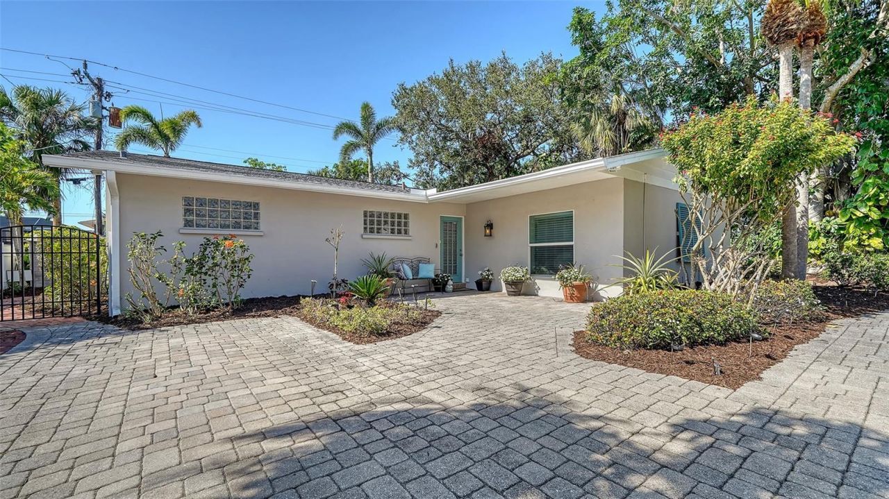 3530 Flores Avenue, Sarasota, FL 34239 Photo