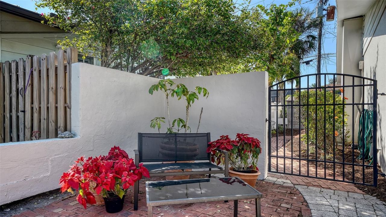 3530 Flores Avenue, Sarasota, FL 34239 Photo