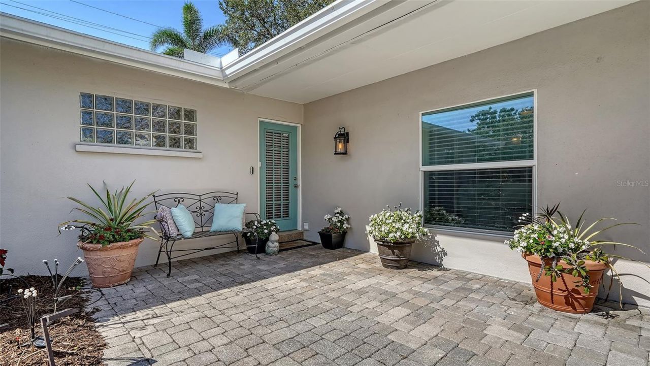 3530 Flores Avenue, Sarasota, FL 34239 Photo