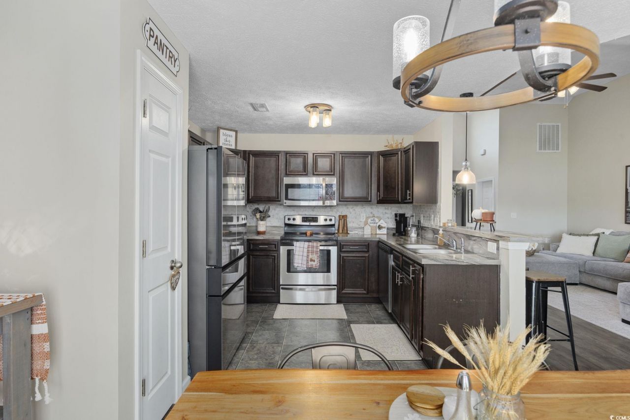 220 Hickory Springs Ct. Photo 11