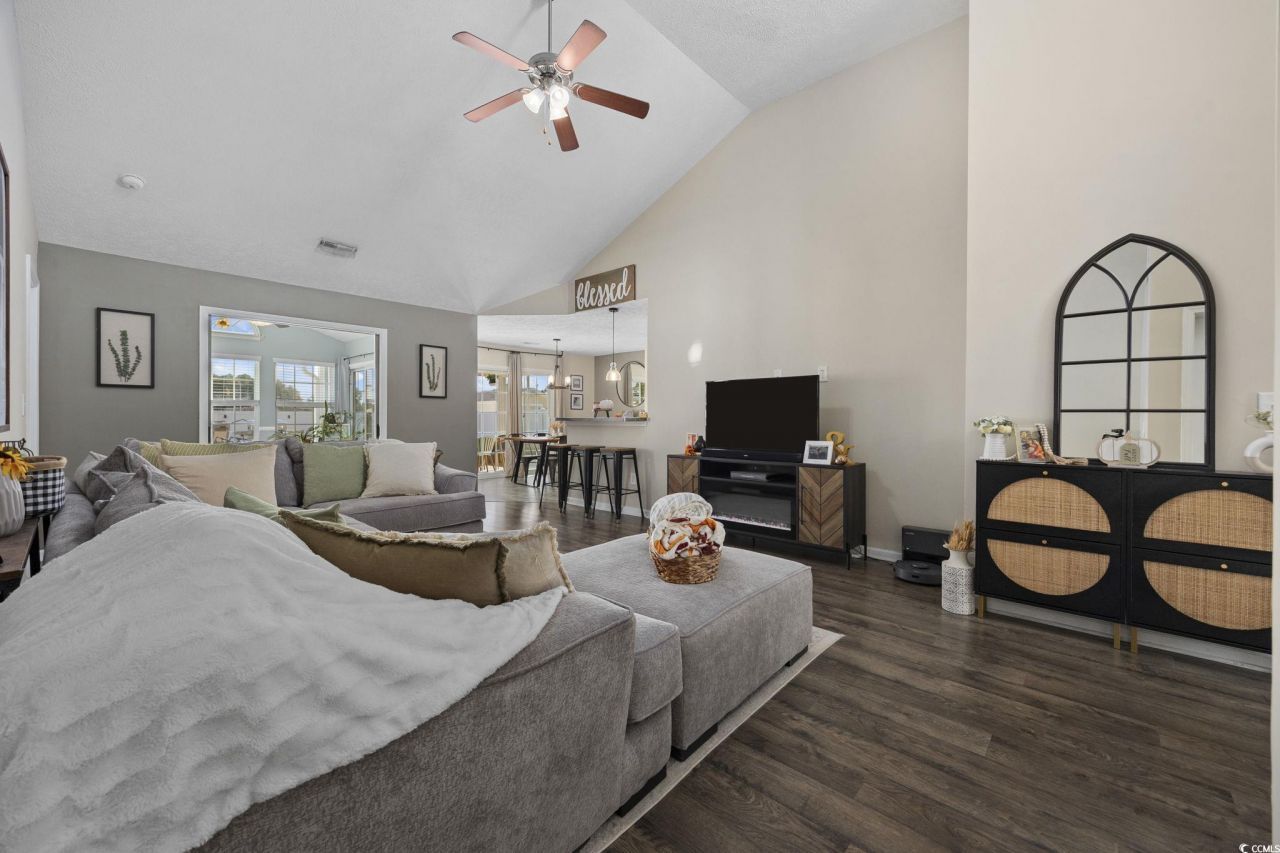 220 Hickory Springs Ct. Photo 6