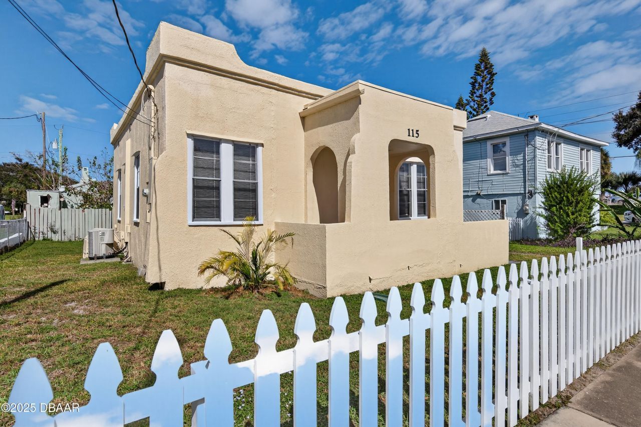 115 Flower Drive, Daytona Beach, FL 32118 Main Photo
