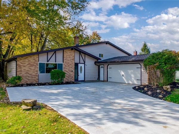6876 Anthony Lane, Parma Heights, OH 44130