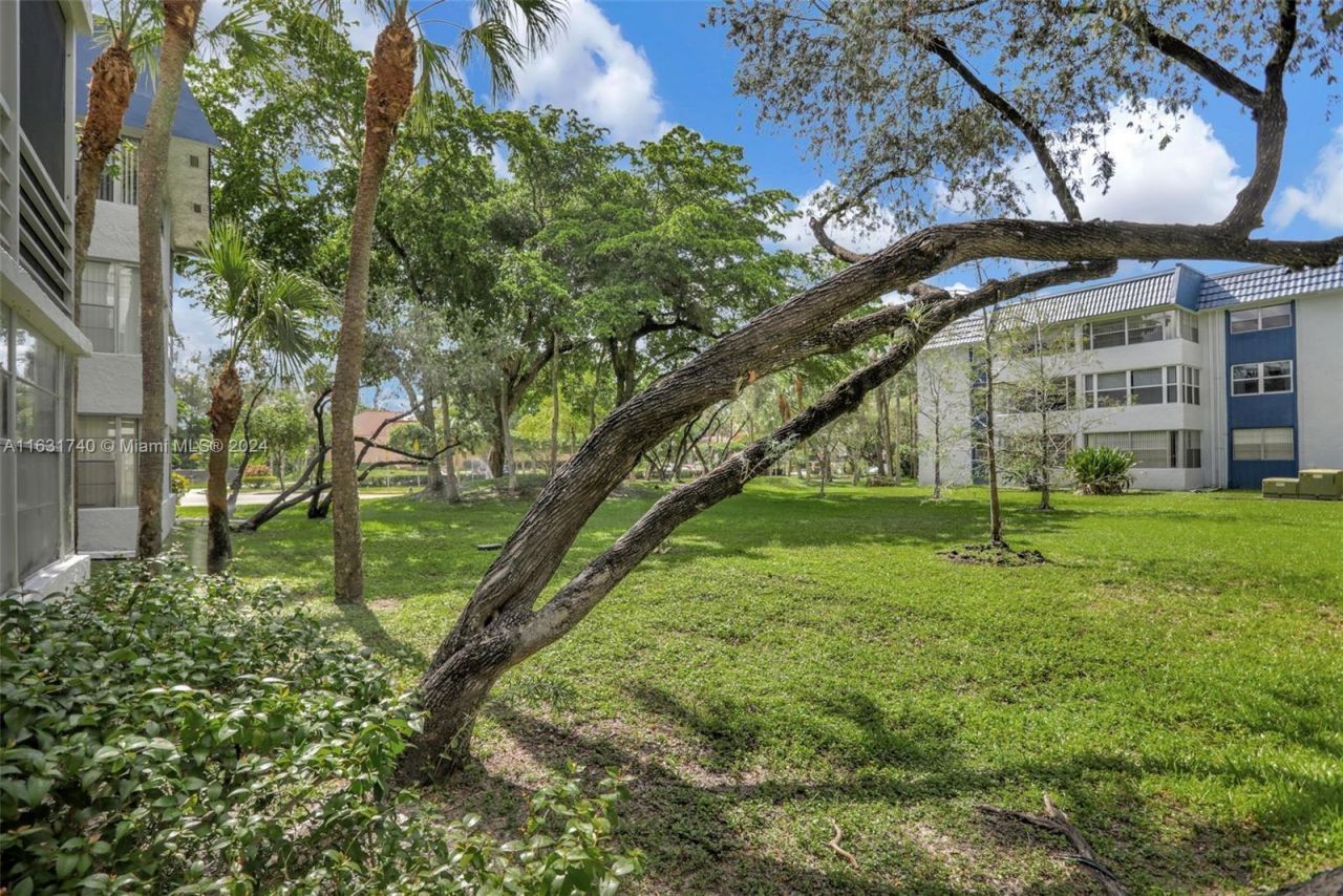 3160 Holiday Springs Boulevard, Unit 7-104, Margate, FL 33063 Photo