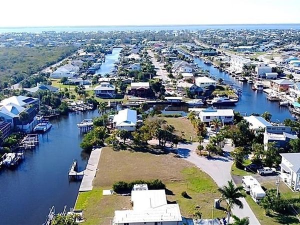 3210 Stabile RD, ST. JAMES CITY, FL 33956