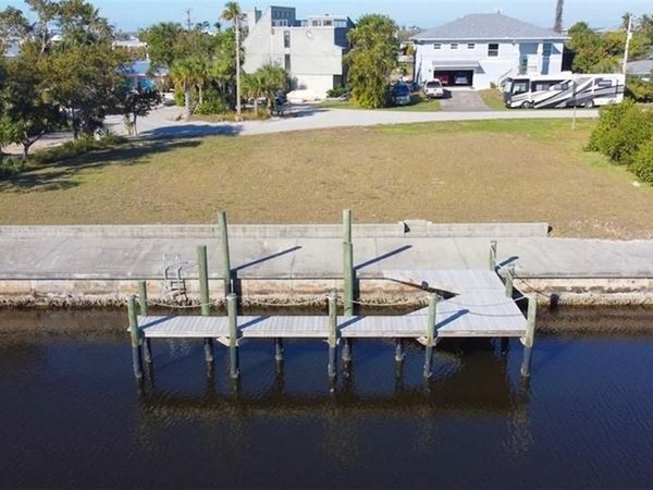 3210 Stabile RD, ST. JAMES CITY, FL 33956