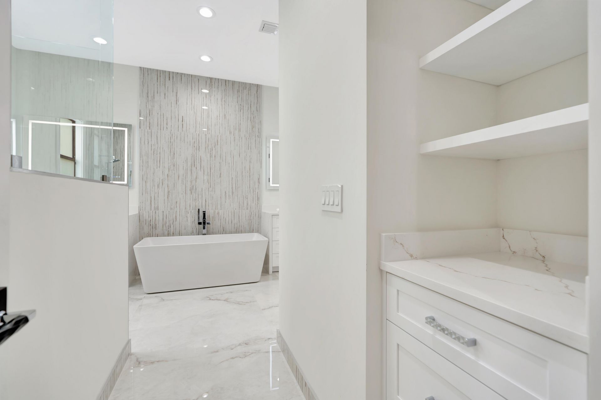 245 Alhambra Place, West Palm Beach, FL 33405 Photo