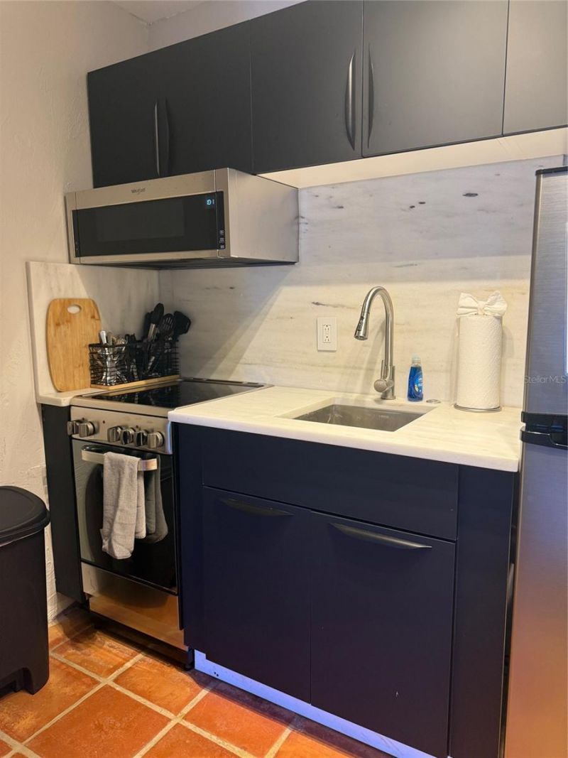 170 Roosevelt Drive, Unit 10, Sarasota, FL 34236 Photo