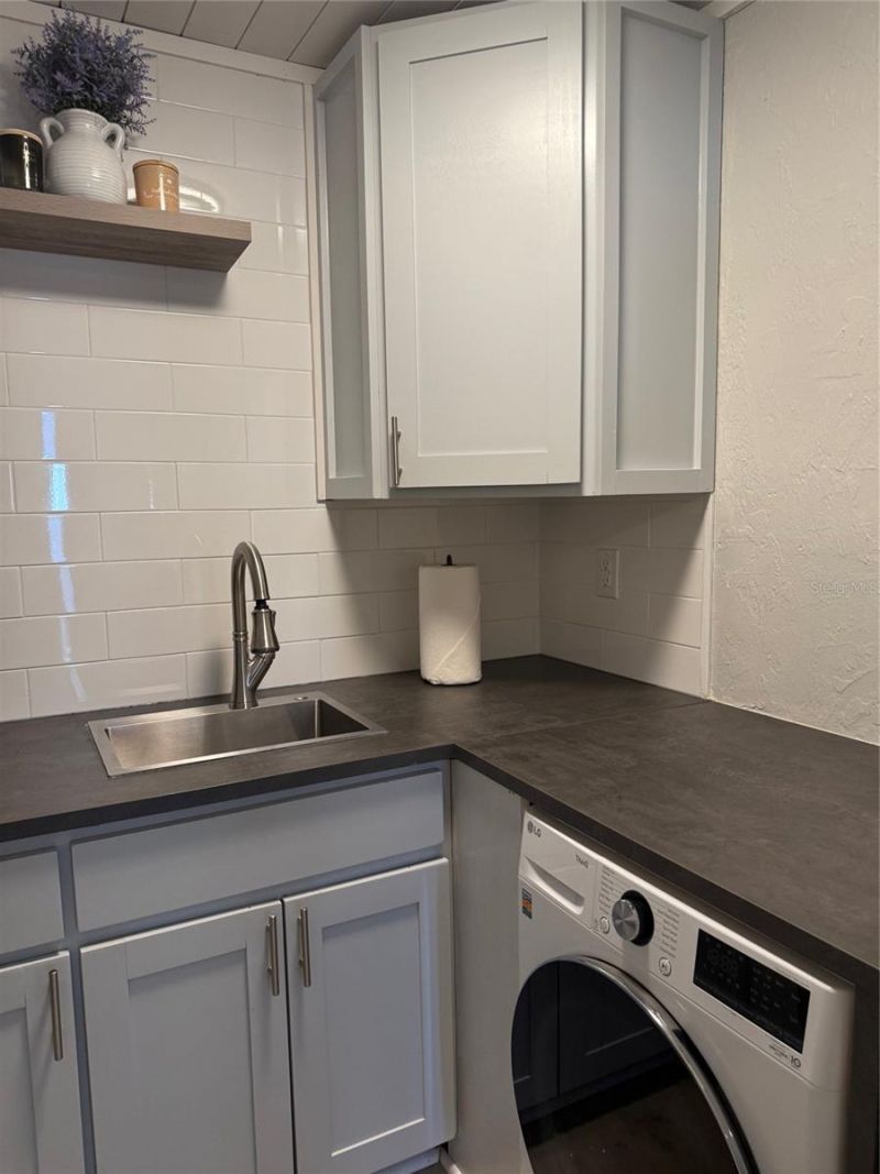 170 Roosevelt Drive, Unit 10, Sarasota, FL 34236 Photo