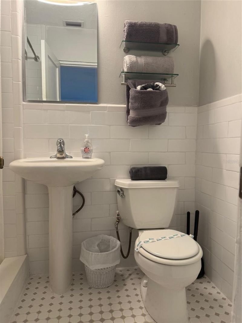 170 Roosevelt Drive, Unit 10, Sarasota, FL 34236 Photo