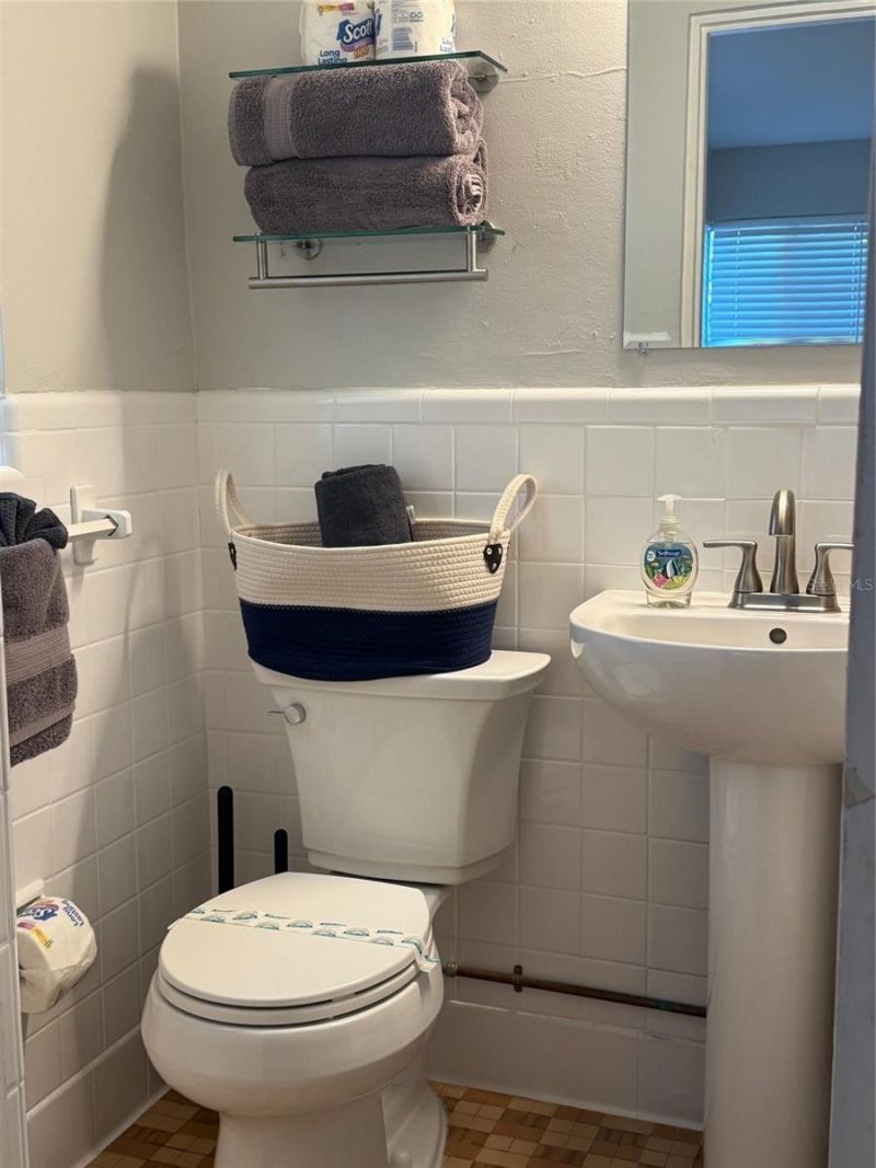 170 Roosevelt Drive, Unit 6, Sarasota, FL 34236 Photo