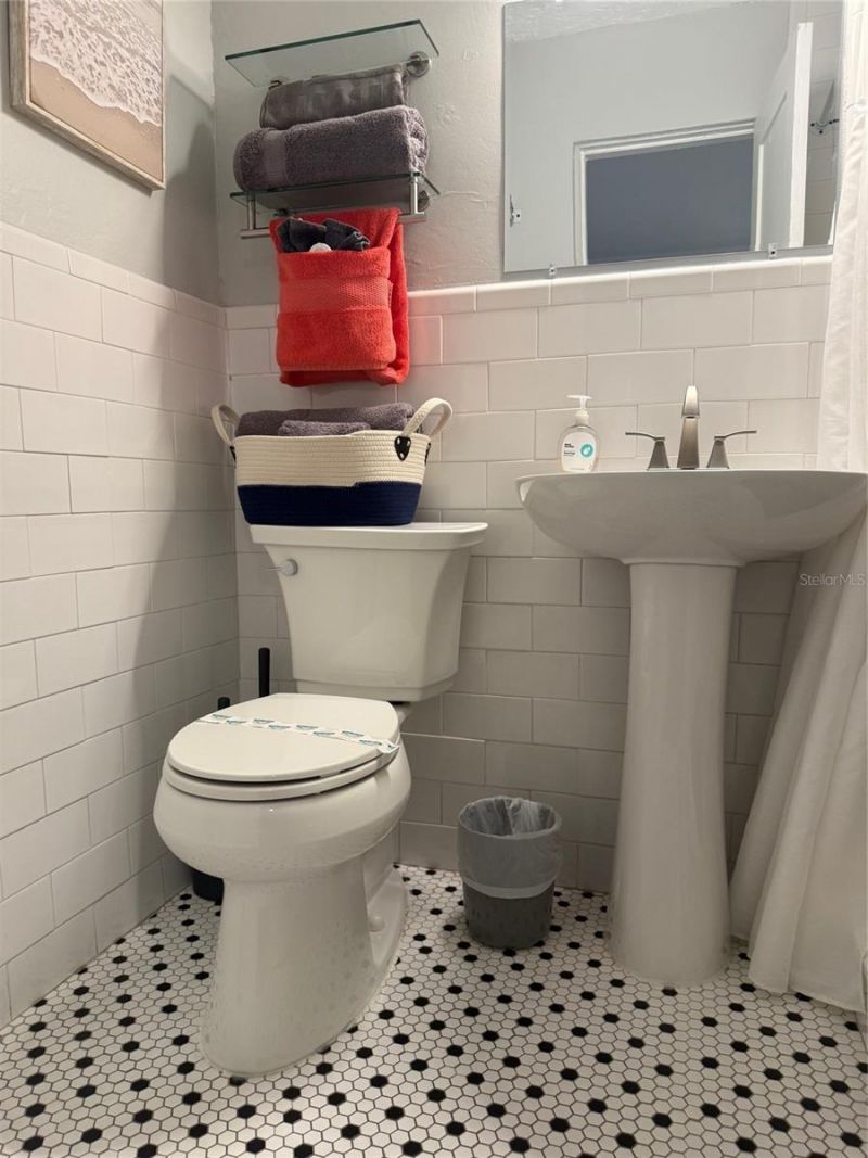 170 Roosevelt Drive, Unit 6, Sarasota, FL 34236 Photo