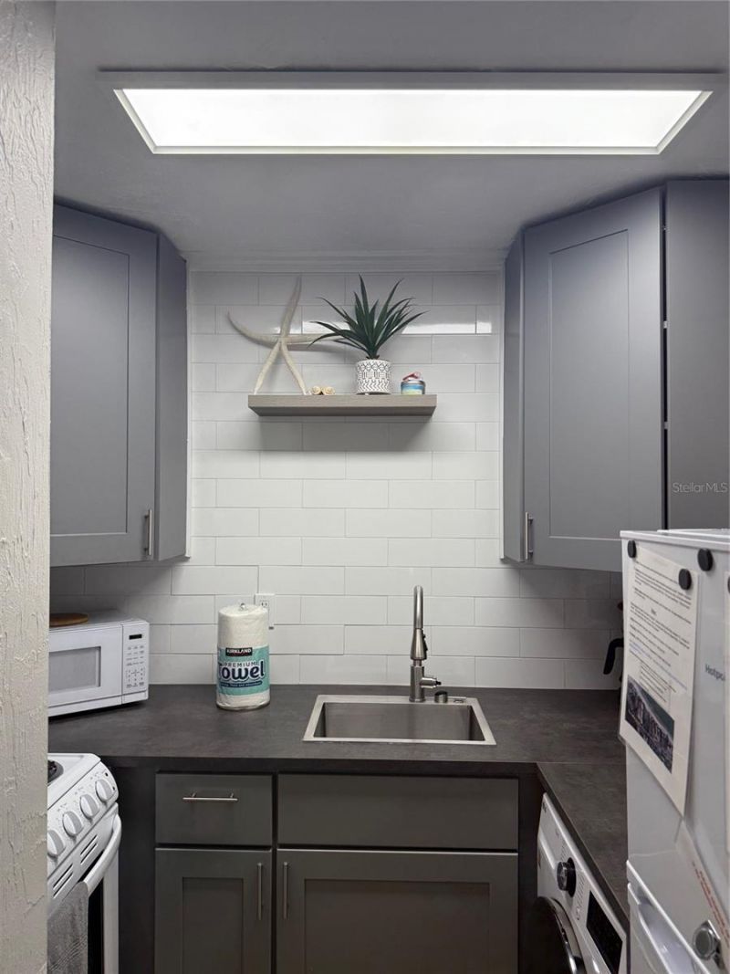 170 Roosevelt Drive, Unit 6, Sarasota, FL 34236 Photo