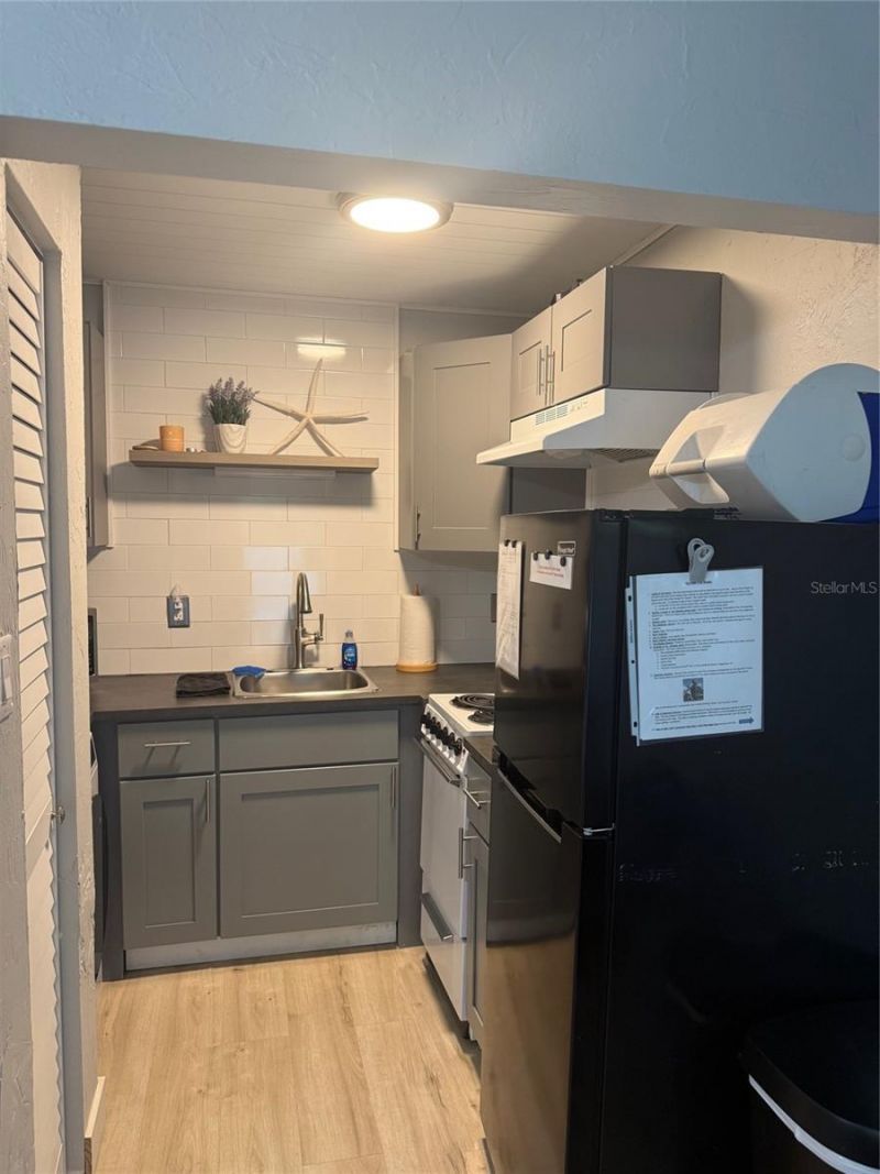 170 Roosevelt Drive, Unit 10, Sarasota, FL 34236 Photo