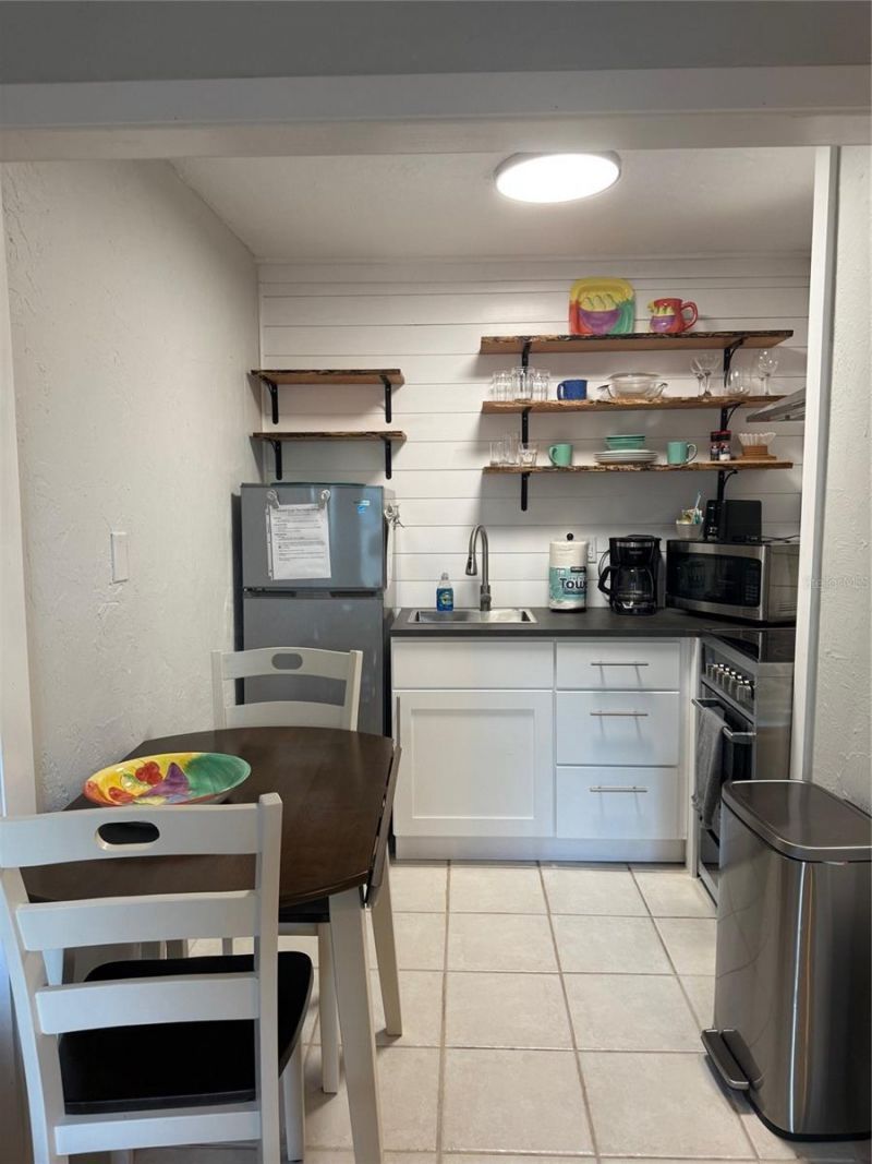 170 Roosevelt Drive, Unit 6, Sarasota, FL 34236 Photo