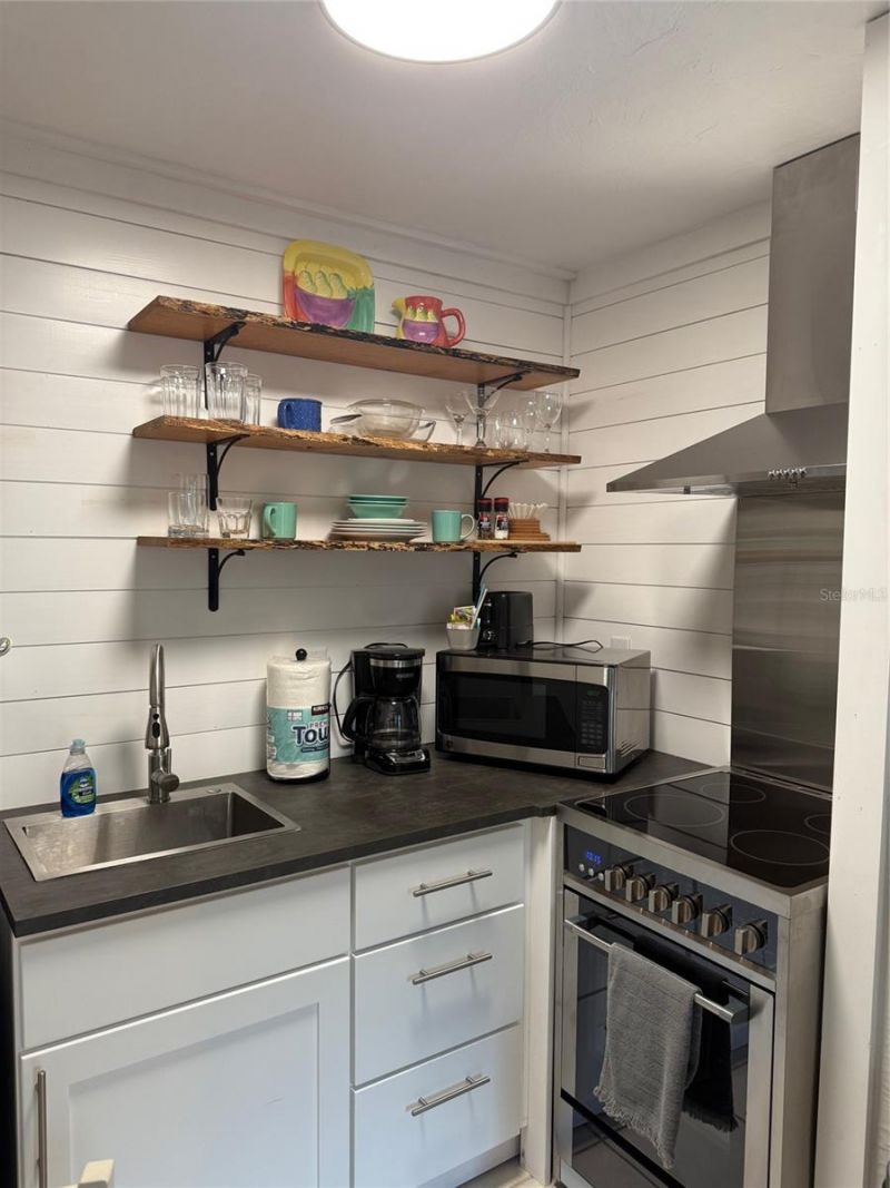 170 Roosevelt Drive, Unit 6, Sarasota, FL 34236 Photo