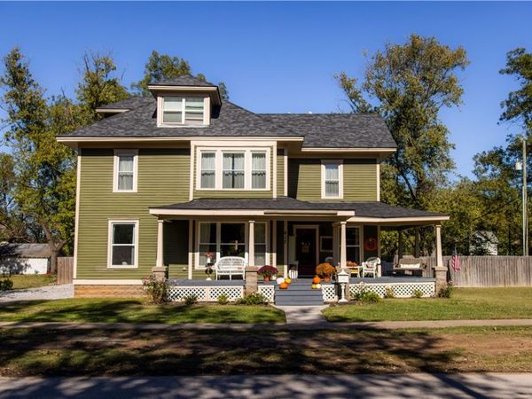 617 E Delaware Street, Siloam Springs, AR 72761