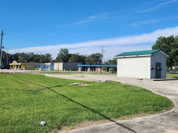 37044 Perkins Rd, Prairieville, LA 70769